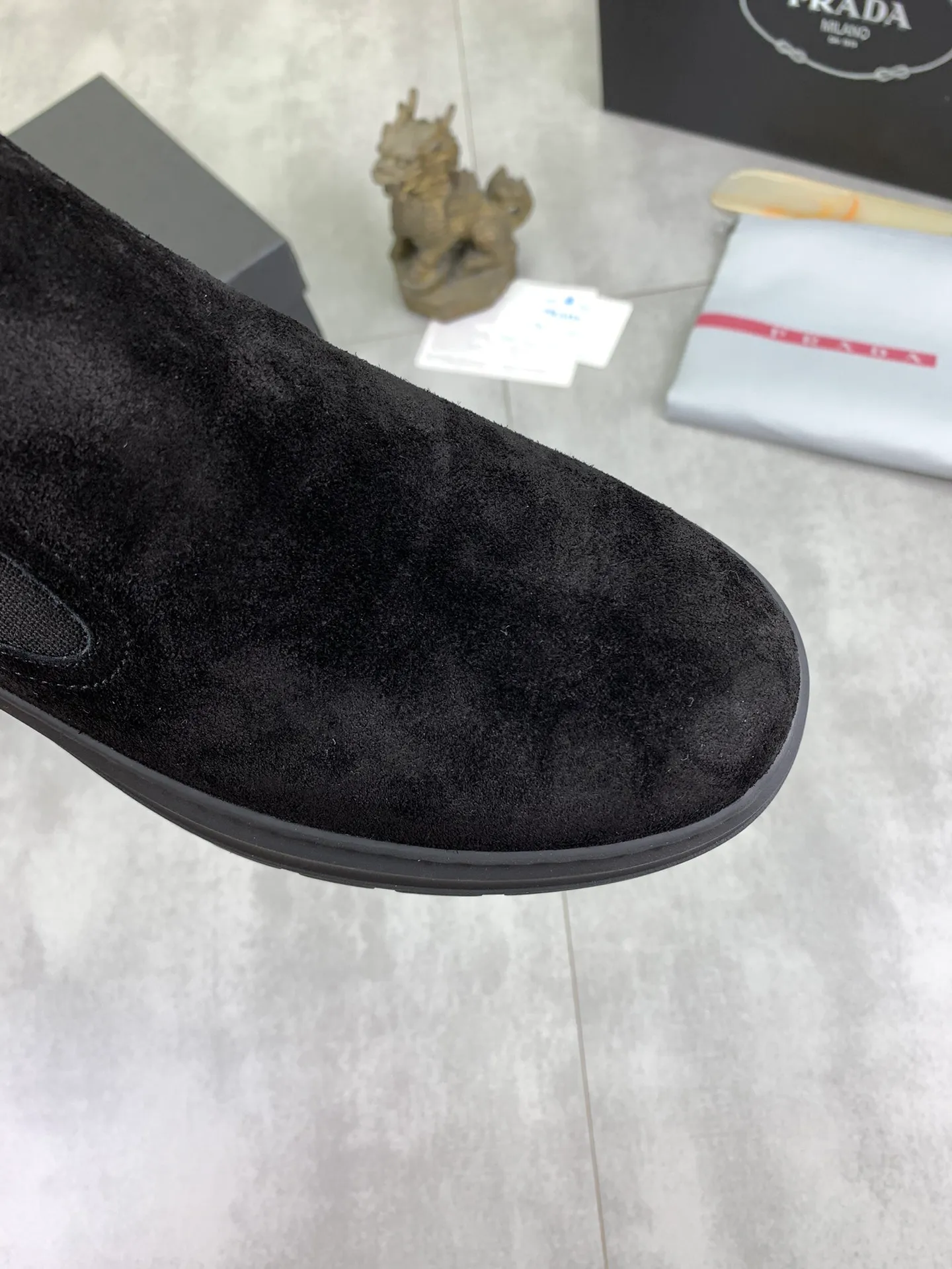 Men's shoes 💰P480 new style, sheepskin and velvet lining, new PRADA (Prada) high tops are on the market, new men's shoes, 😘 fabrics are selected from original imported calfskin. Soft sheepskin lining and warm fleece lining. The original version is awesome! 👍🏿Original open-molded non-slip PU outsole, with exquisite lines, simple and elegant, super comfortable and classy on foot, suitable for leisure travel. Code number:38-44